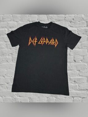 Def Leppard Black Short Sleeve Basic Graphic Band Tee in Men’s Size Small